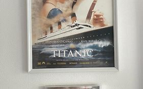 Titanic A Bord - Terrasse - Face Gare